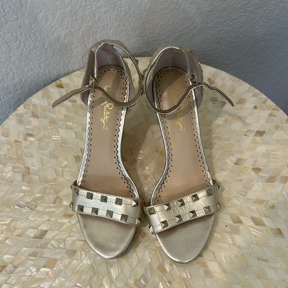Lilly Pultizer healed sandals size 8.5